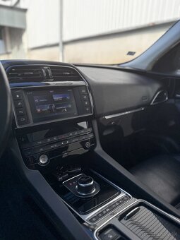 Jaguar F-Pace 2.0D I4 180k AWD A/T - 9