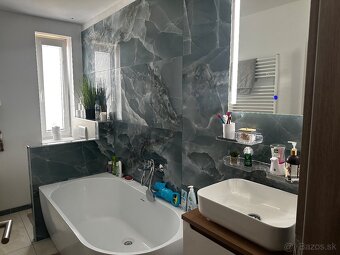 Moderný 3-izbový dom s veľkým pozemkom, bazénom a hosťovským - 9