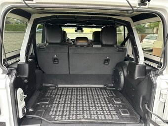 Jeep Wrangler UNLIMITED BRUTE 2,0 PHEV 4XE, DPH - 9