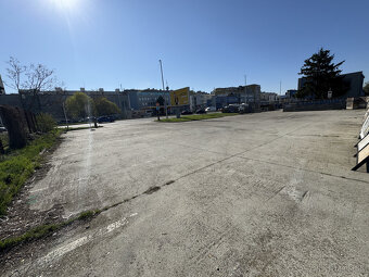 Prenájom areálu 4564m² s priamym vjazdom od ulice Panónská c - 9