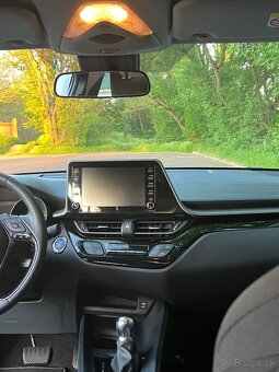 Toyota C-HR 1.8 hybrid CVT - 9