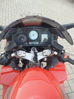 prodám Honda VFR 800FI RC 46 r.v 1999 - 9