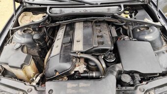 BMW E46 330xi touring 170kW 5st. manual facelift - 9