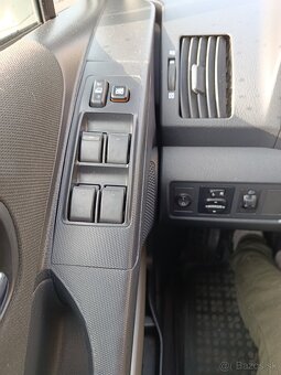 Toyota corolla verso 7-miest - 9