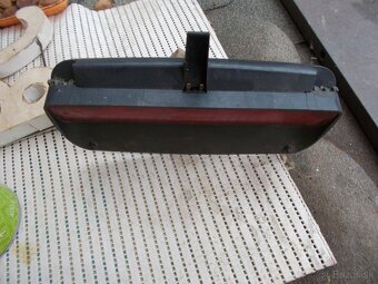 Predam pre Favorit Felicia svetla nove brzdy svorka vyfuku k - 9