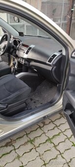 Mitsubishi Outlander 2.0 TDI 103 kw - 9