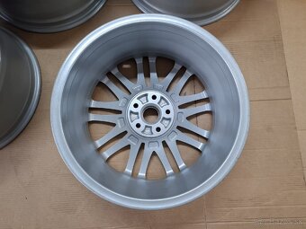 disky THEMISTO 18" - Superb 2 facelift - 9
