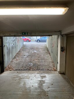 Predám podzemnú garáž s bránou - vykurovanú - 9