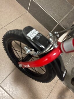 Detský bicykel Mickey Mouse a detská prilba ABUS 2.0 - 9