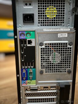 Stolový počítač Dell - 9