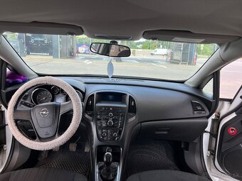 Opel astra 1,4 benzín rok 2010 - 9