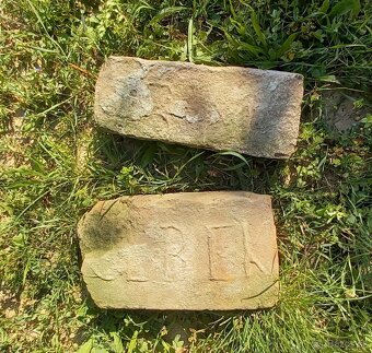 staré značené tehly - 9