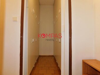 3-IZB. PRIESTRANNÝ BYT S LODŽIOU A KRÁSNYM VÝHĽADOM NA OKOLI - 9