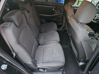 Kia Carens 1.7 CRDi EX 7 miestne - 9