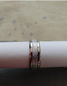 Elegantné 2ks obrúčky 8mm strieborné so vzorom - 9