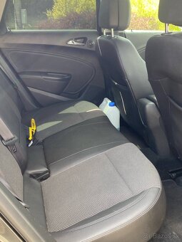 Opel Astra J 1.4 Benzín + LPG 2014 - 9