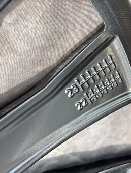 Orig.alu Bicolor Volvo XC60 235/55R19 více sad - 9