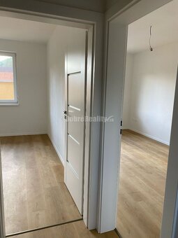 Štýlová novostavba 3-izbového bytu s terasou v obci Banka, l - 9