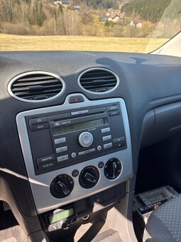 Rozpredam Ford Focus 1.6 TDCi Kombi - 9