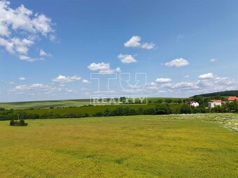 Veľký rovinatý pozemok v Uníne – 4877 m2 priestoru pre... - 9