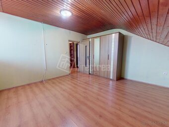 Rodinné sídlo - dom s dvoma 3-izb bytmi, samostatný do… - 9