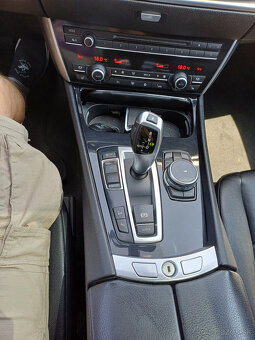 bmw 530d xdrive,180kw,r.v.2012,AT8,full,panorama,biela - 9
