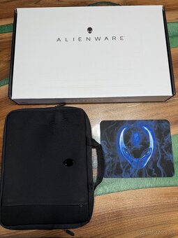 Alienware m15 Ryzen Edition R5 - 9