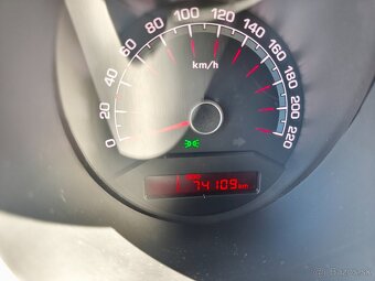 Kia Venga 1.4 benzin 66 kw , 74 000 km - 9